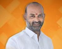 KCR renaming Central scheme to take credit: Bandi Sanjay///