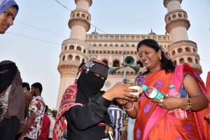  Hindu women distribute Iftar at Charminar